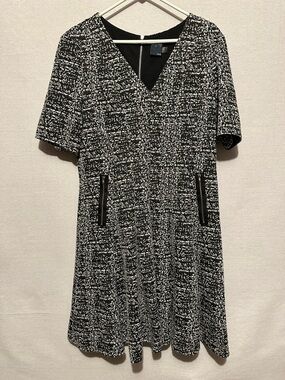 Gabby Skye Sheath Dress - size 16W